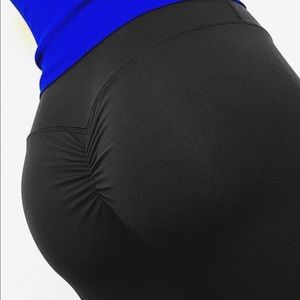 Dtina’s Solid Black Scrunch Booty Leggings